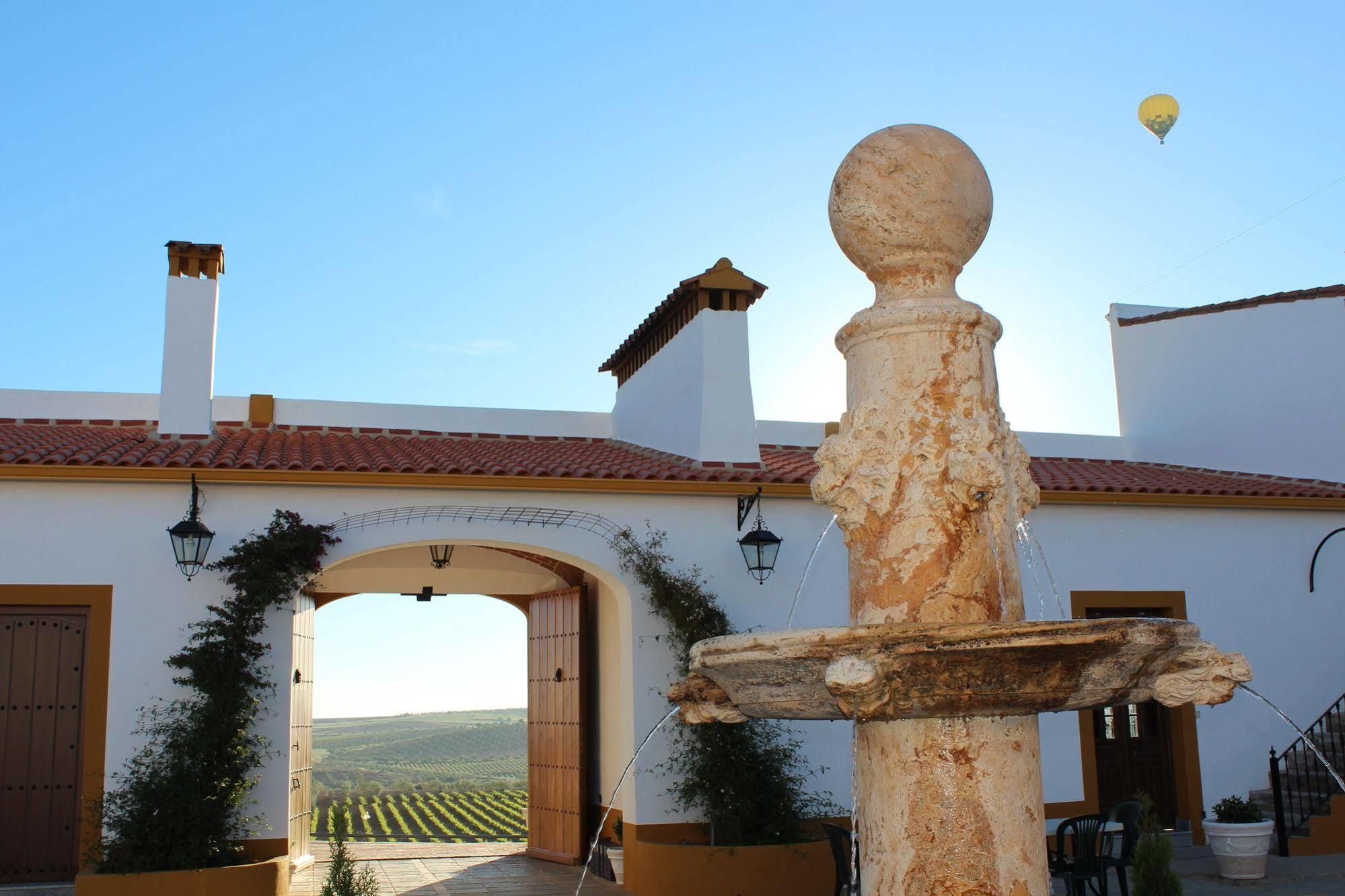 Hotel Bodega El Moral Ribera del Fresno Екстериор снимка