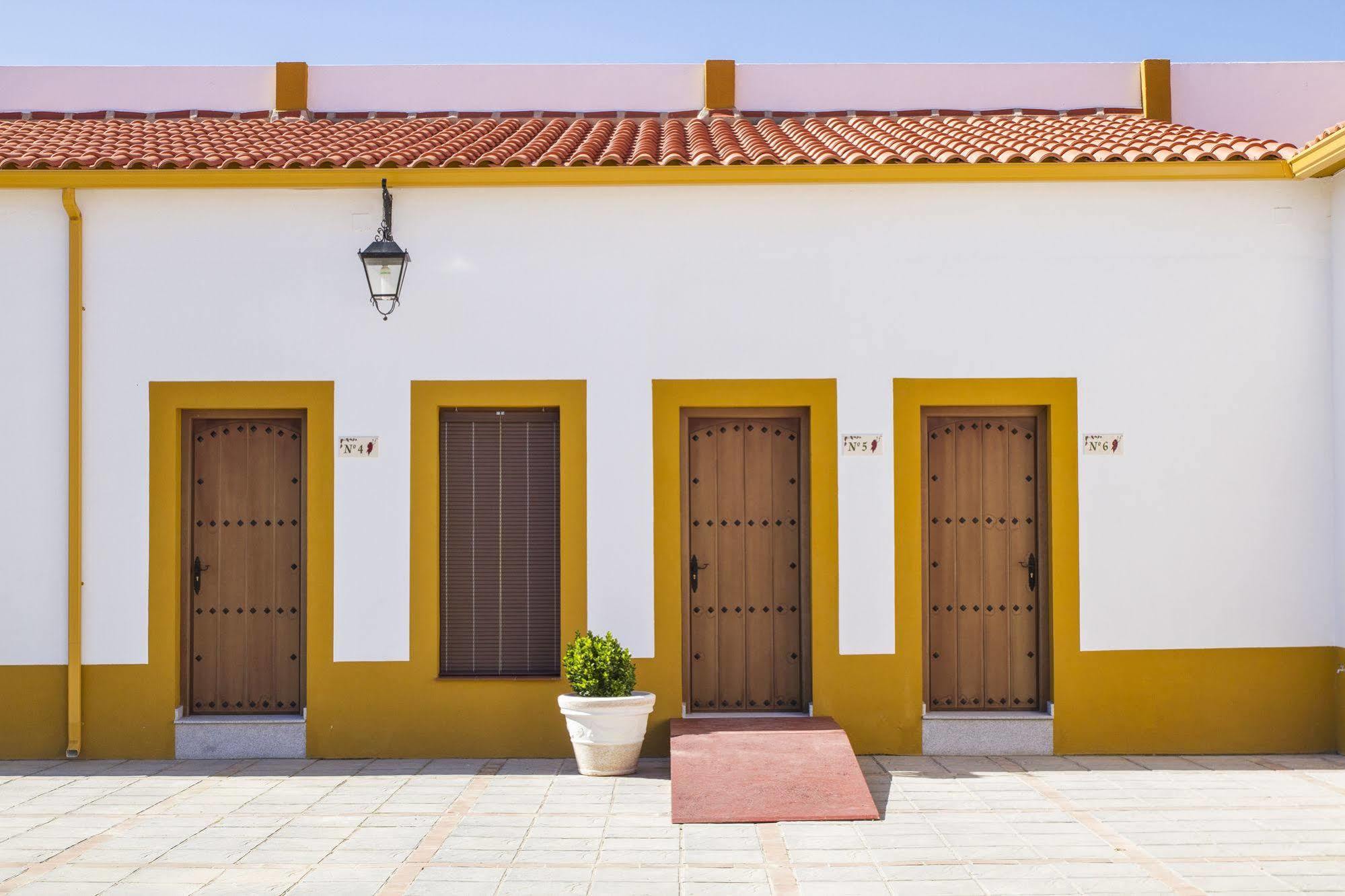 Hotel Bodega El Moral Ribera del Fresno Екстериор снимка