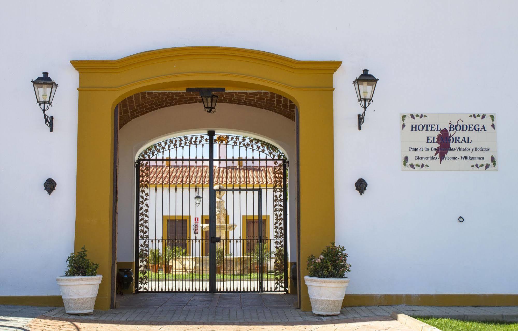 Hotel Bodega El Moral Ribera del Fresno Екстериор снимка